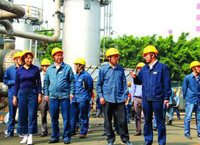 集團公司總經(jīng)理寧忠培率隊來公司開展節(jié)前安全檢查