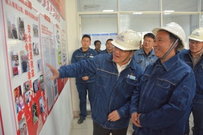 瀘天化股份公司黨委書記、董事長(zhǎng)廖廷君赴和寧公司檢查指導(dǎo)高效復(fù)合肥項(xiàng)目前期工作