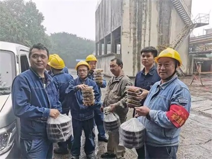 瀘天化股份公司工會為硝區(qū)大修員工送慰問餐