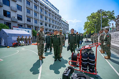 中央軍委國防動(dòng)員部兵役和民兵局副局長王永盛率隊(duì)調(diào)研瀘天化武裝工作